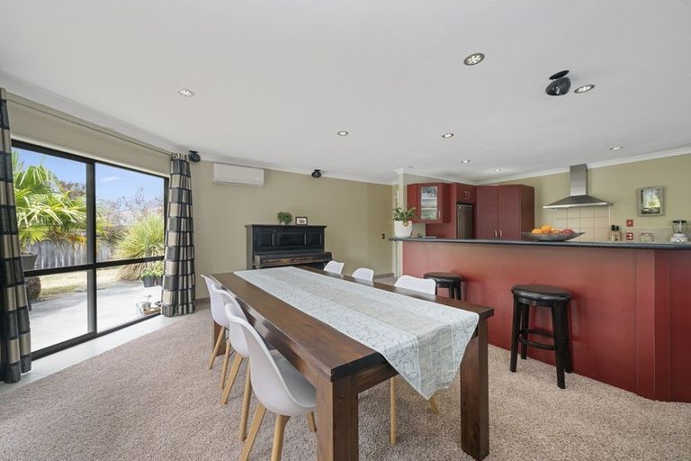 Photo of property in 15 Leanne Way, Waikanae Beach, Waikanae, 5036
