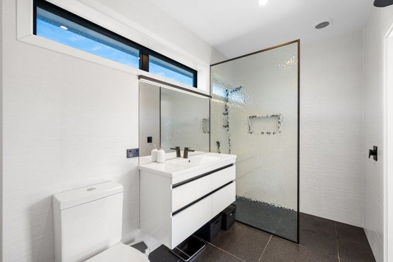 Photo of property in 13 Kotare Drive, Wanaka, 9305