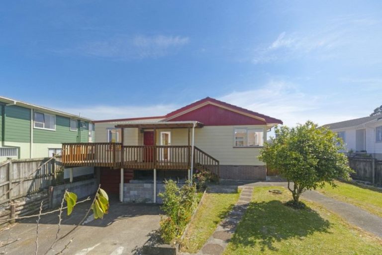 Photo of property in 38 Larissa Avenue, Henderson, Auckland, 0610