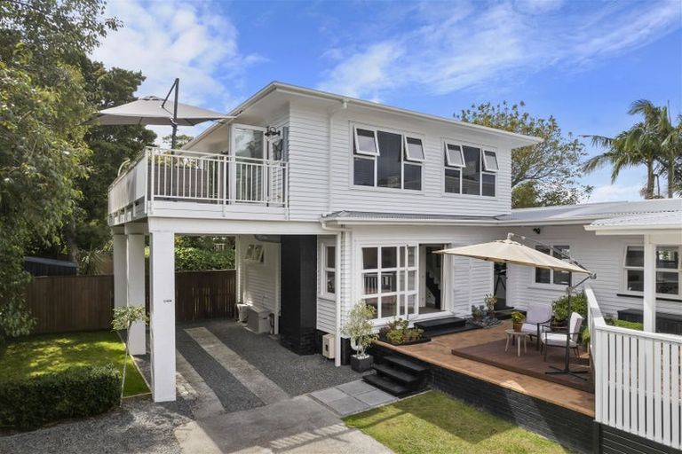 Photo of property in 2/43a Stanley Point Road, Stanley Point, Auckland, 0624