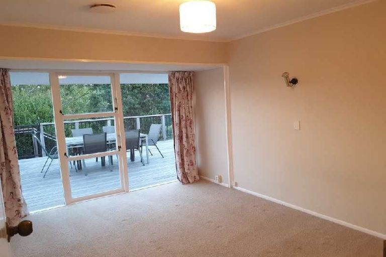 Photo of property in 8 Peter Terrace, Castor Bay, Auckland, 0620