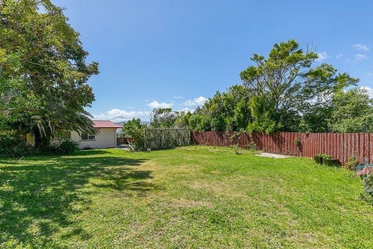 Photo of property in 2 Karoro Place, Paremata, Porirua, 5024