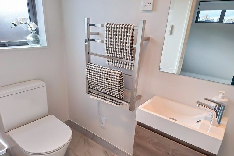 Photo of property in 17 Tokarewa Close, Mount Wellington, Auckland, 1062