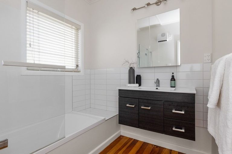 Photo of property in 16 Simla Avenue, Havelock North, 4130