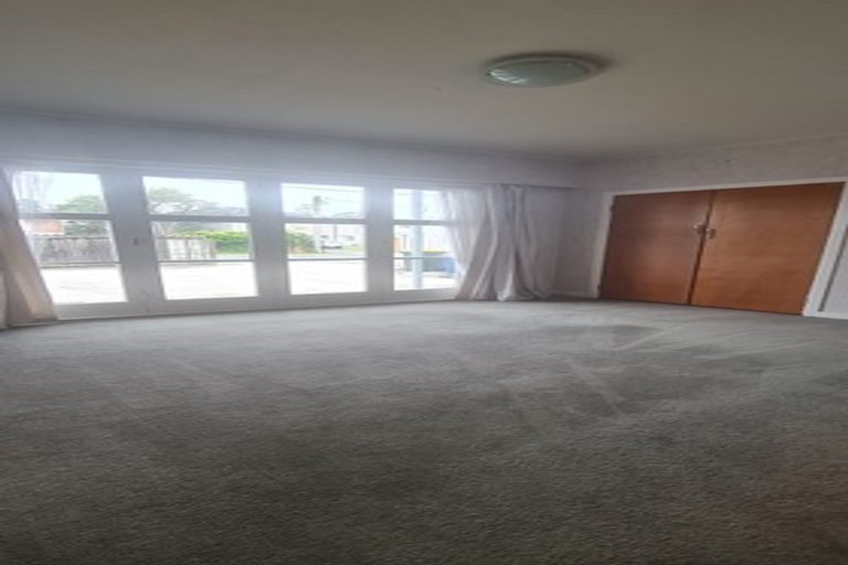 Photo of property in 6 Kingdale Road, Henderson, Auckland, 0610