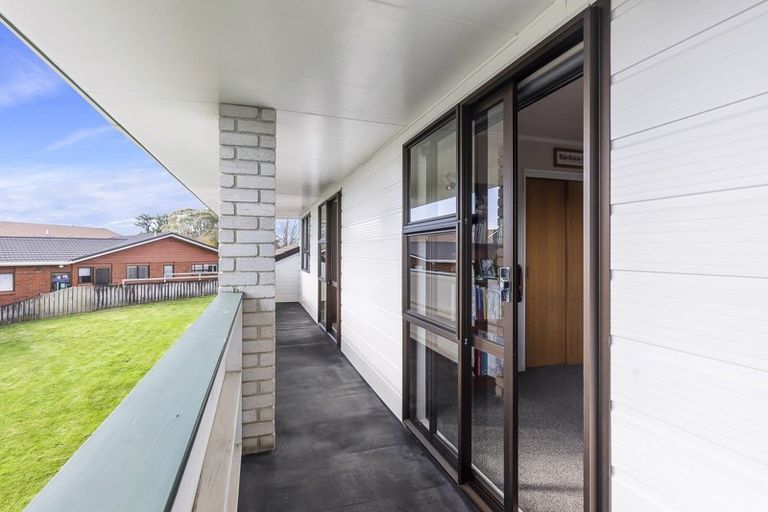 Photo of property in 2 Chilton Drive, Paraparaumu, 5032