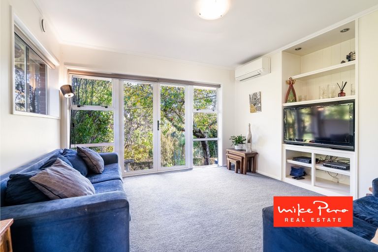 Photo of property in 24 Arama Avenue, Titirangi, Auckland, 0604