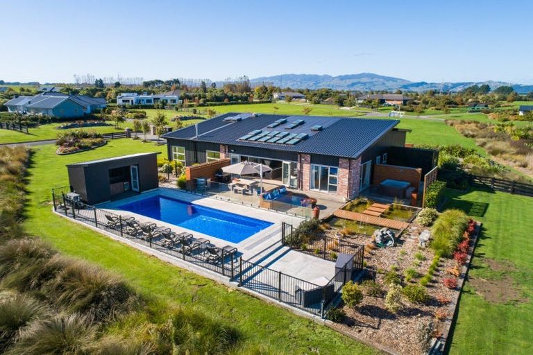 Photo of property in 9 Paterson Lane, Kelvin Grove, Palmerston North, 4470