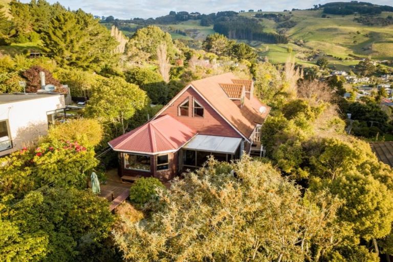 Photo of property in 30 Porterfield Street, Macandrew Bay, Dunedin, 9014
