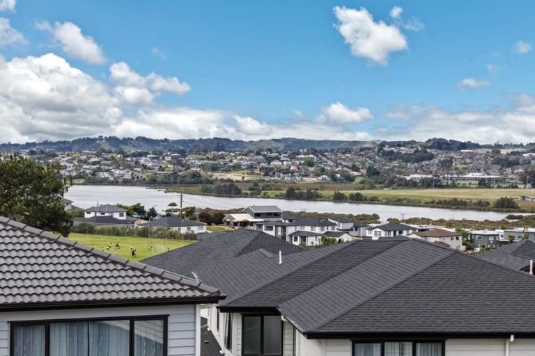Photo of property in 29 Ascension Crescent, Orewa, 0931