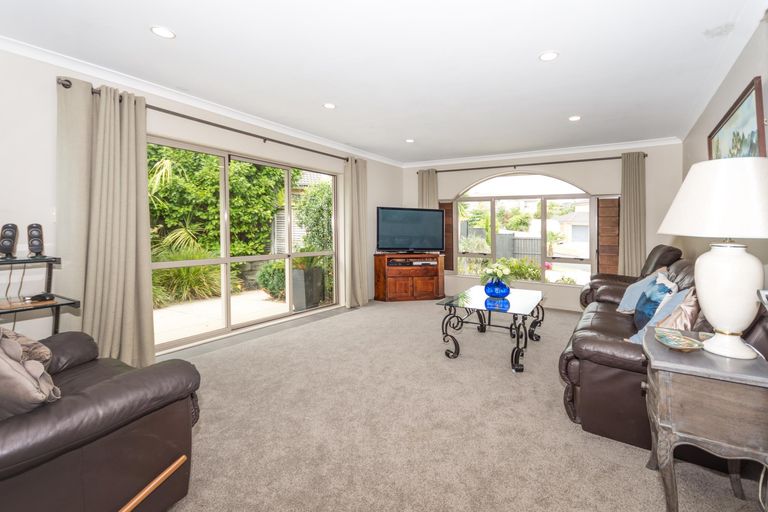 Photo of property in 37 Ina Ville Drive, Pukekohe, 2120