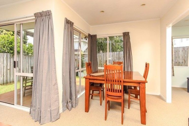 Photo of property in 2/49 Fortunes Road, Half Moon Bay, Auckland, 2012