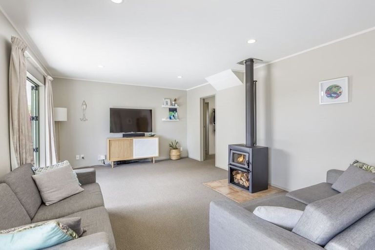 Photo of property in 27 Gledstane Road, Stanmore Bay, Whangaparaoa, 0932