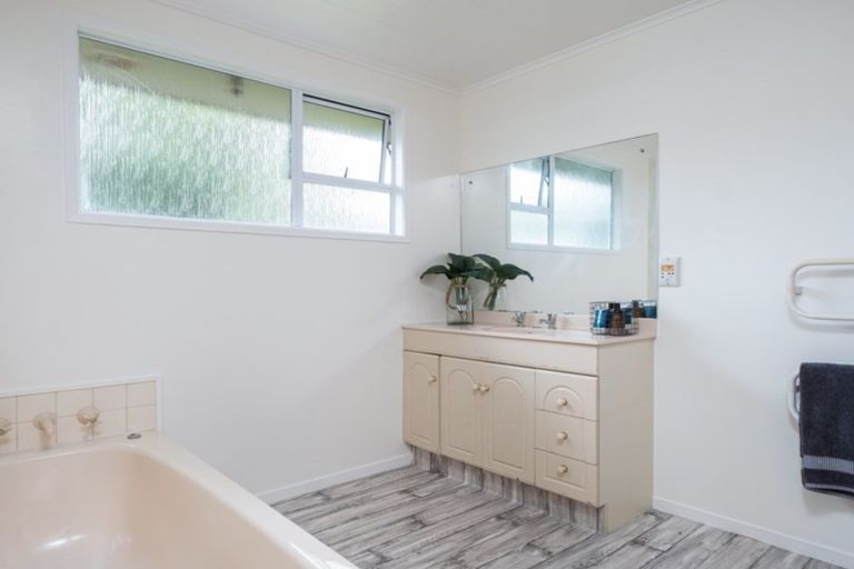 Photo of property in 44 Lysnar Street, Okitu, Gisborne, 4010