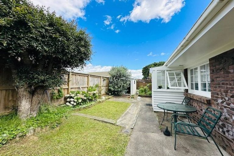 Photo of property in 1/51 Stanniland Street, Sunnyhills, Auckland, 2010