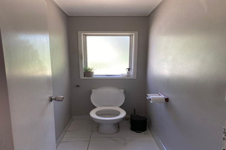 Photo of property in 1/32 Waverley Avenue, Glenfield, Auckland, 0629