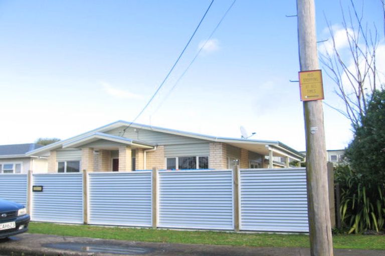 Photo of property in 215 Tudor Avenue, Mayfair, Hastings, 4122