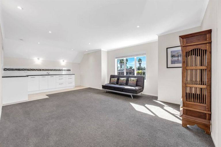 Photo of property in 24 The Mews, Shamrock Park, Auckland, 2016