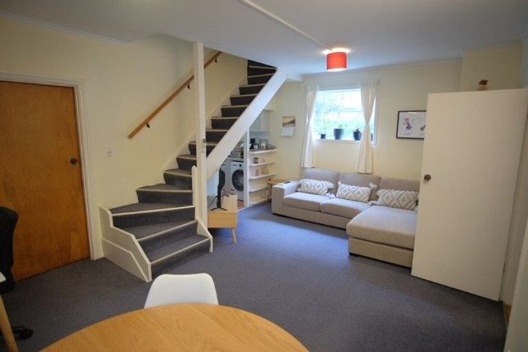 Photo of property in 82 Oriental Parade, Oriental Bay, Wellington, 6011