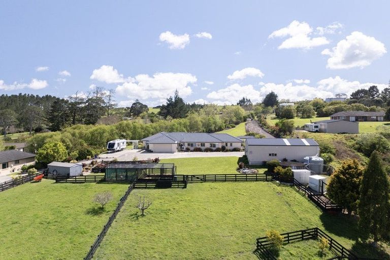 Photo of property in 35 Terry Smyth Drive, Kumeu, 0892