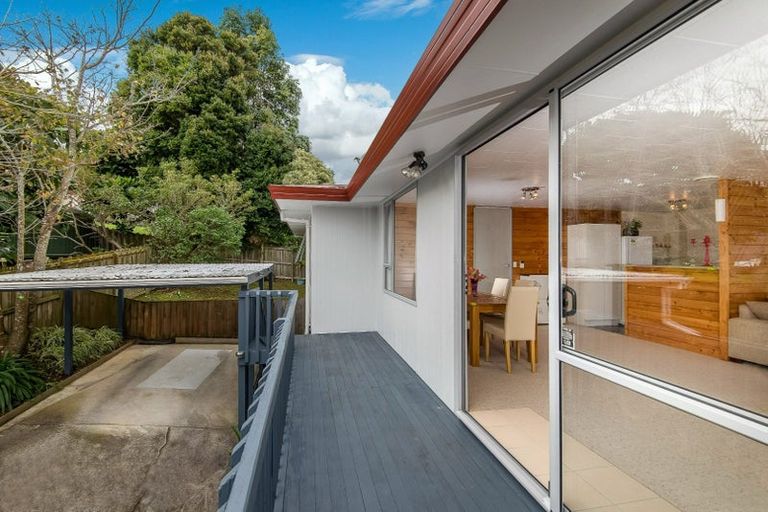 Photo of property in 2/11 Grenadine Place, Unsworth Heights, Auckland, 0632