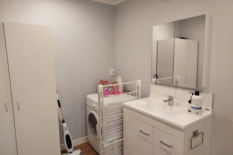 Photo of property in 10 Arahanga Grove, Maupuia, Wellington, 6022