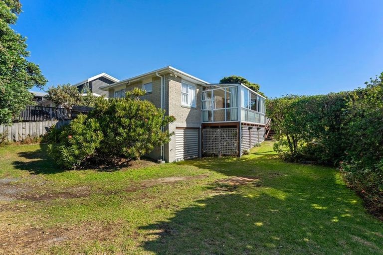 Photo of property in 49 William Street, Waikanae Beach, Waikanae, 5036