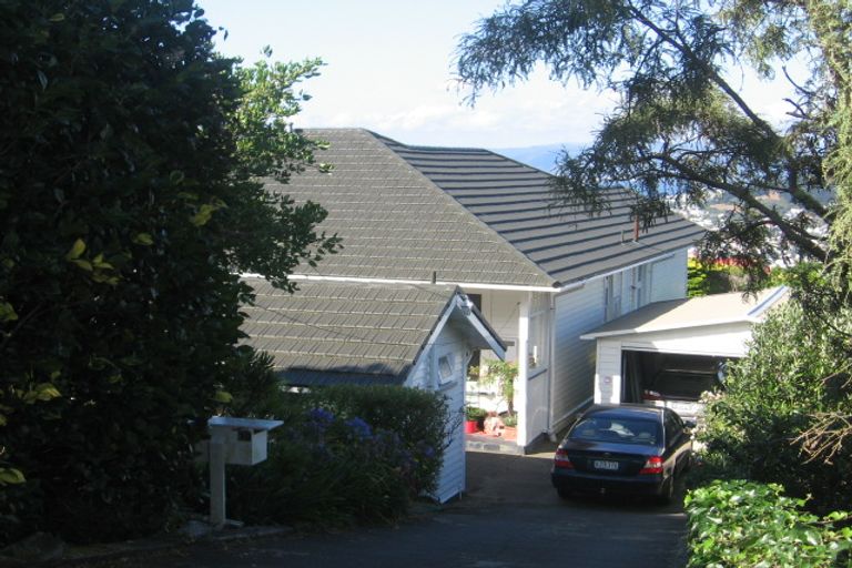 Photo of property in 10 Apuka Street, Brooklyn, Wellington, 6021