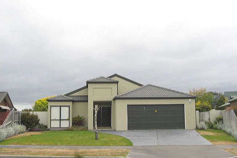 Photo of property in 28 Broadhaven Avenue, Parklands, Christchurch, 8083