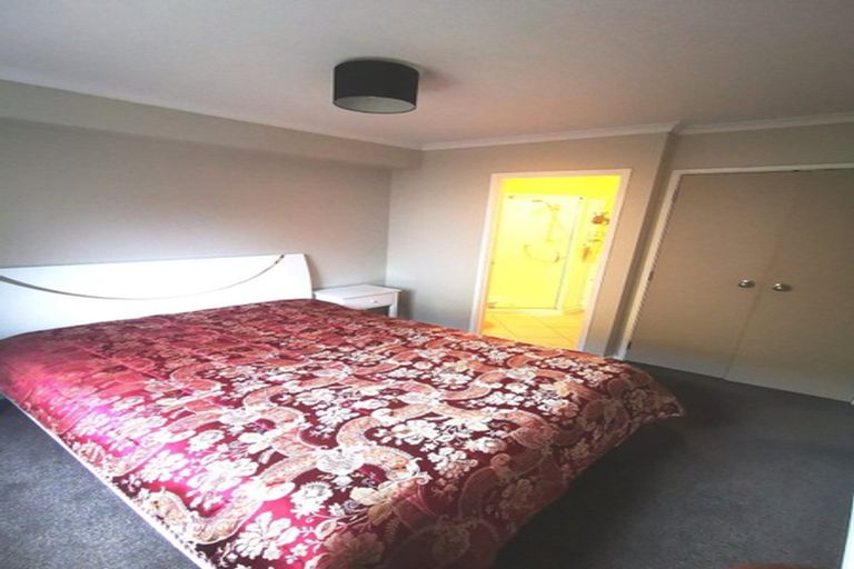 Photo of property in 24 Barnea Circle, Glen Eden, Auckland, 0602