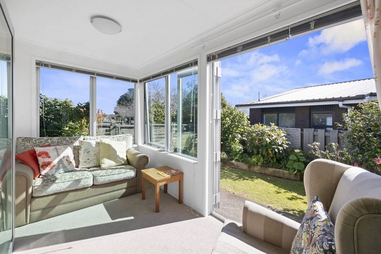 Photo of property in 13 John Guthrie Place, Merrilands, New Plymouth, 4312