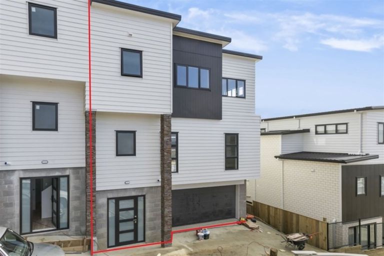 Photo of property in 4225b Great North Road, Glendene, Auckland, 0602