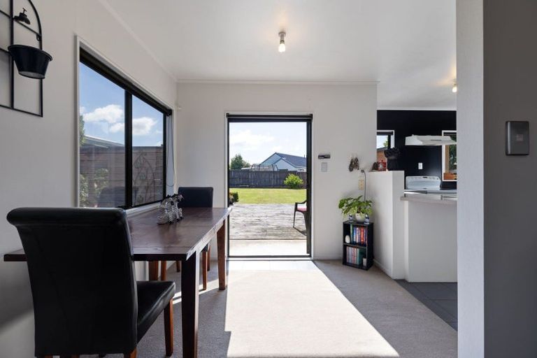 Photo of property in 16 Gladys Place, Kelvin Grove, Palmerston North, 4414