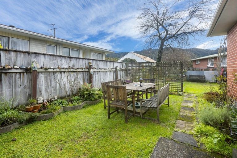 Photo of property in 2/15 Clouston Park Road, Ebdentown, Upper Hutt, 5018