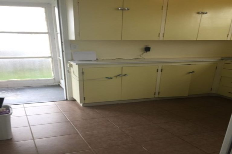 Photo of property in 2/67 Dale Crescent, Pakuranga, Auckland, 2010