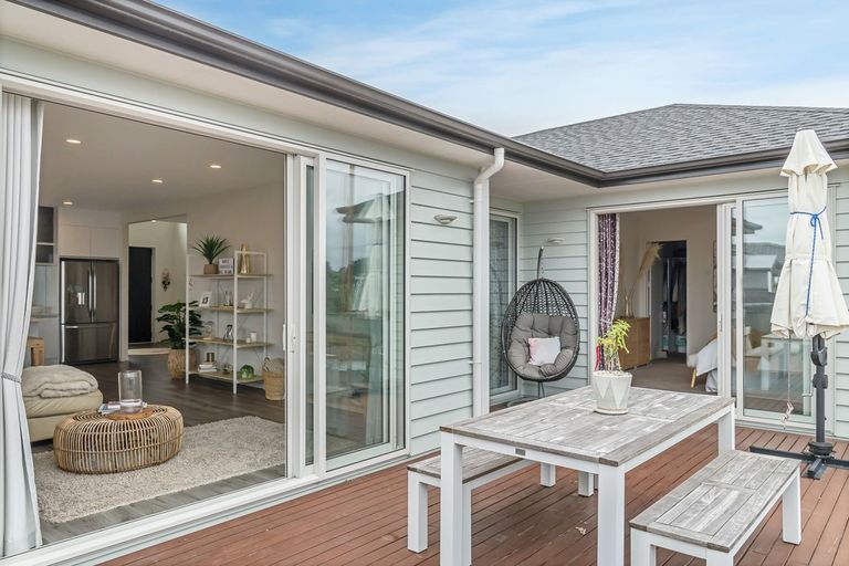 Photo of property in 12 Ruth Craig Place, Stanmore Bay, Whangaparaoa, 0932