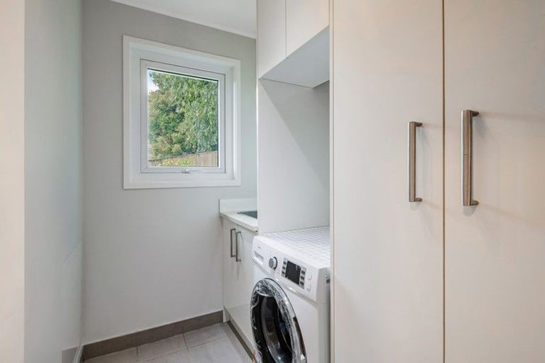 Photo of property in 14 Theban Place, Totara Vale, Auckland, 0629