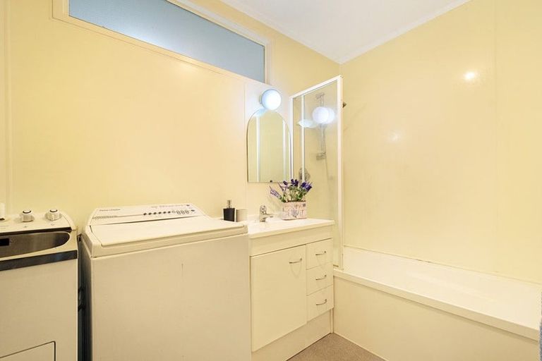 Photo of property in 2/26 Kohekohe Street, New Lynn, Auckland, 0600