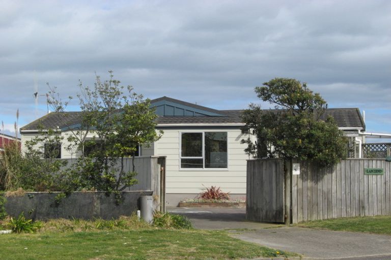 Photo of property in 24 James Street, Waikawa Beach, Manakau, 5573