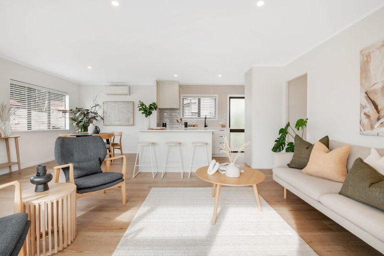 Photo of property in 11 Randal Place, Bayview, Auckland, 0629