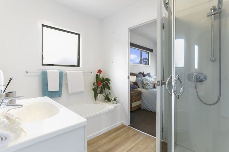 Photo of property in 91a Woodglen Road, Glen Eden, Auckland, 0602