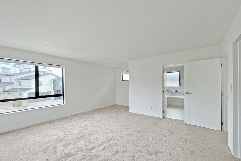 Photo of property in 20 Baumea Rise, Massey, Auckland, 0614