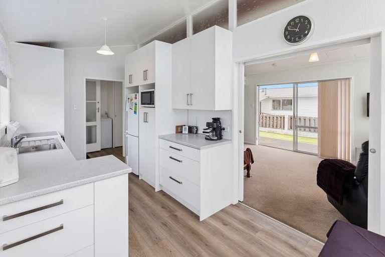 Photo of property in 32 Clifton Drive, Waitara, 4320