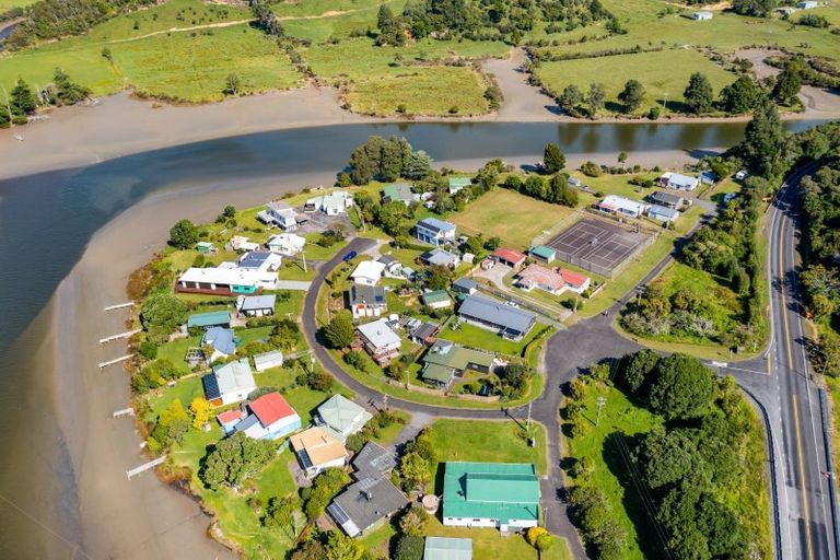 Photo of property in 2 Hills Road, Tongaporutu, Urenui, 4378