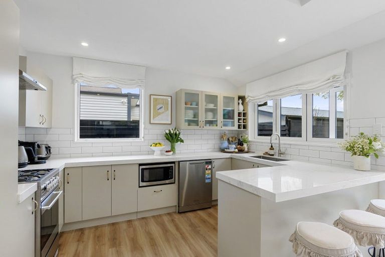 Photo of property in 17 Searells Road, Strowan, Christchurch, 8052