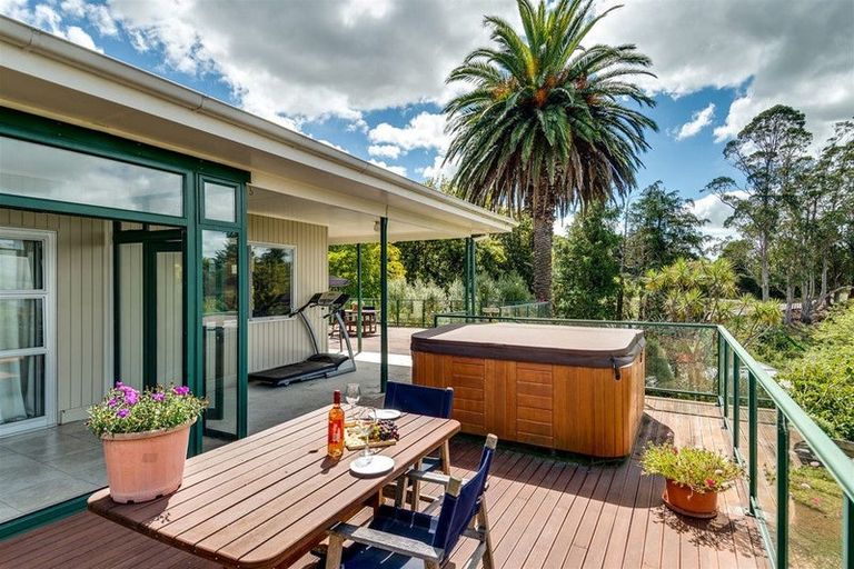 Photo of property in 4 Windsor Road, Waipawa, 4210