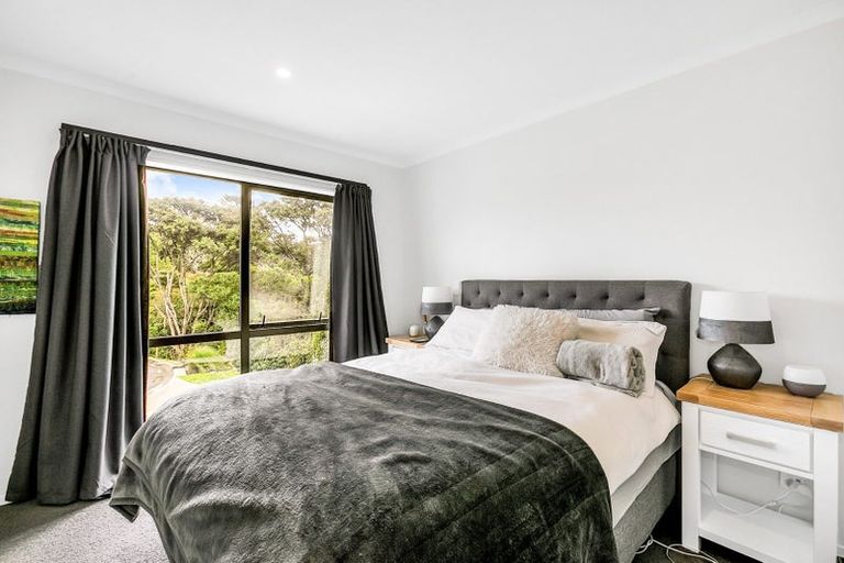 Photo of property in 18 Waimoana Close, Massey, Auckland, 0614