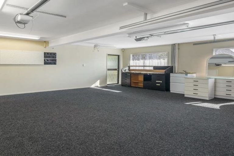 Photo of property in 9 Curacao Place, Grenada Village, Wellington, 6037