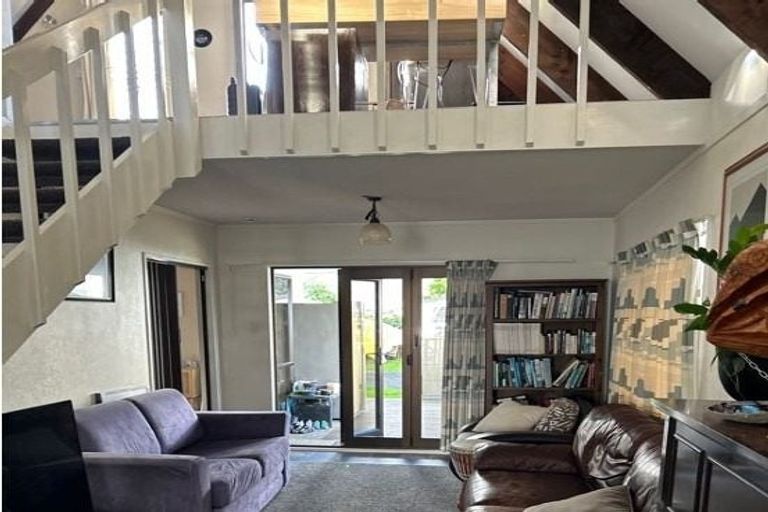 Photo of property in 8 Wallis Street, Raglan, 3225