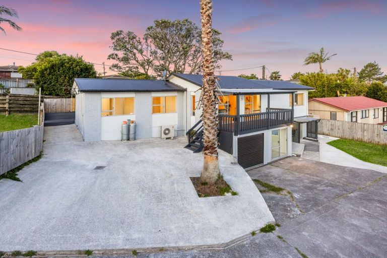 Photo of property in 4/89a Royal Road, Massey, Auckland, 0614